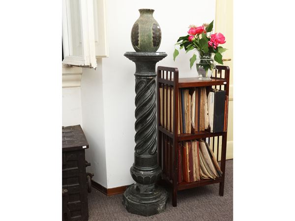 Green marble vase column