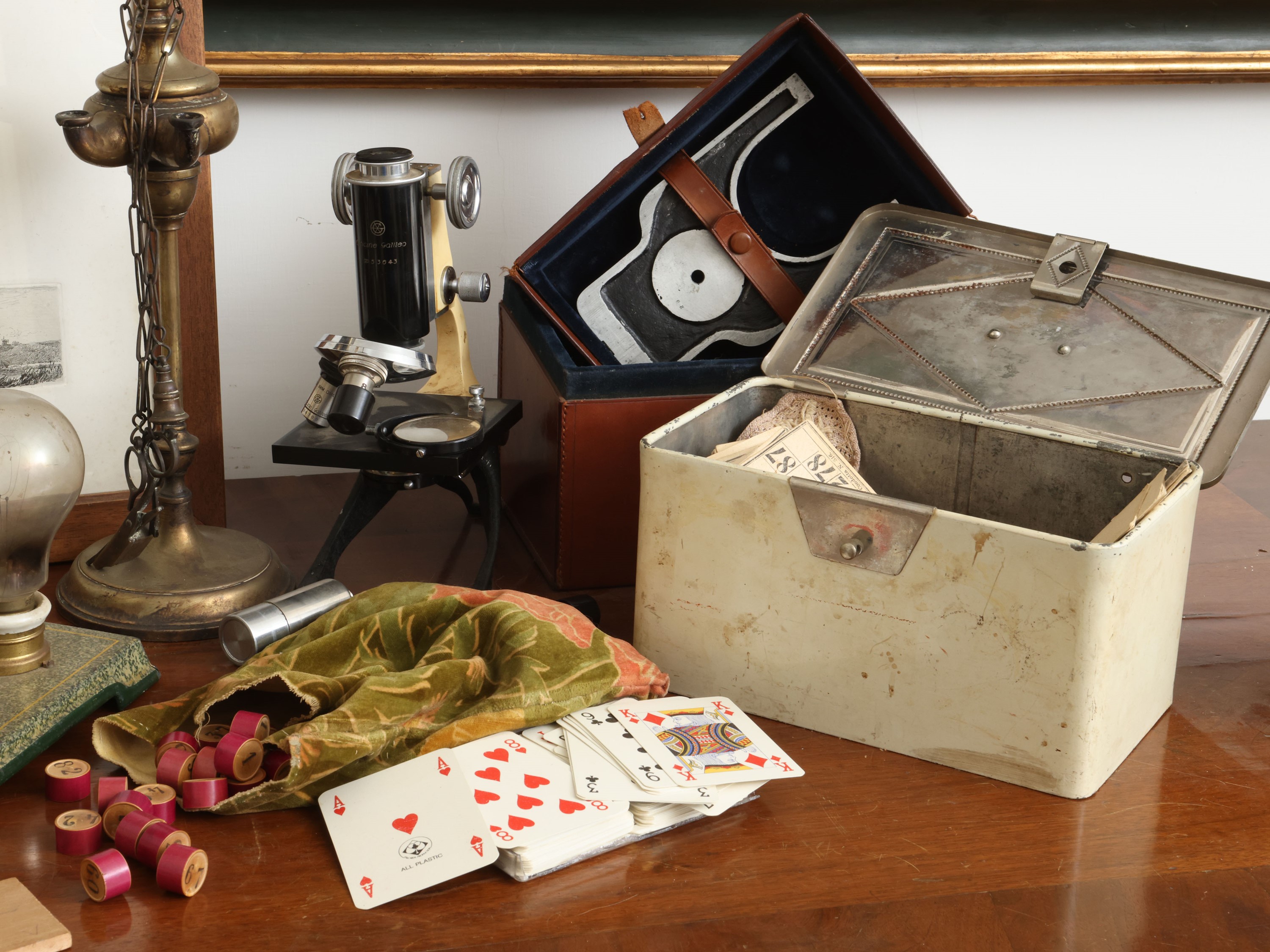 Curiosità d’epoca, accessori da gioco e strumenti scientifici, XIX/XX secolo