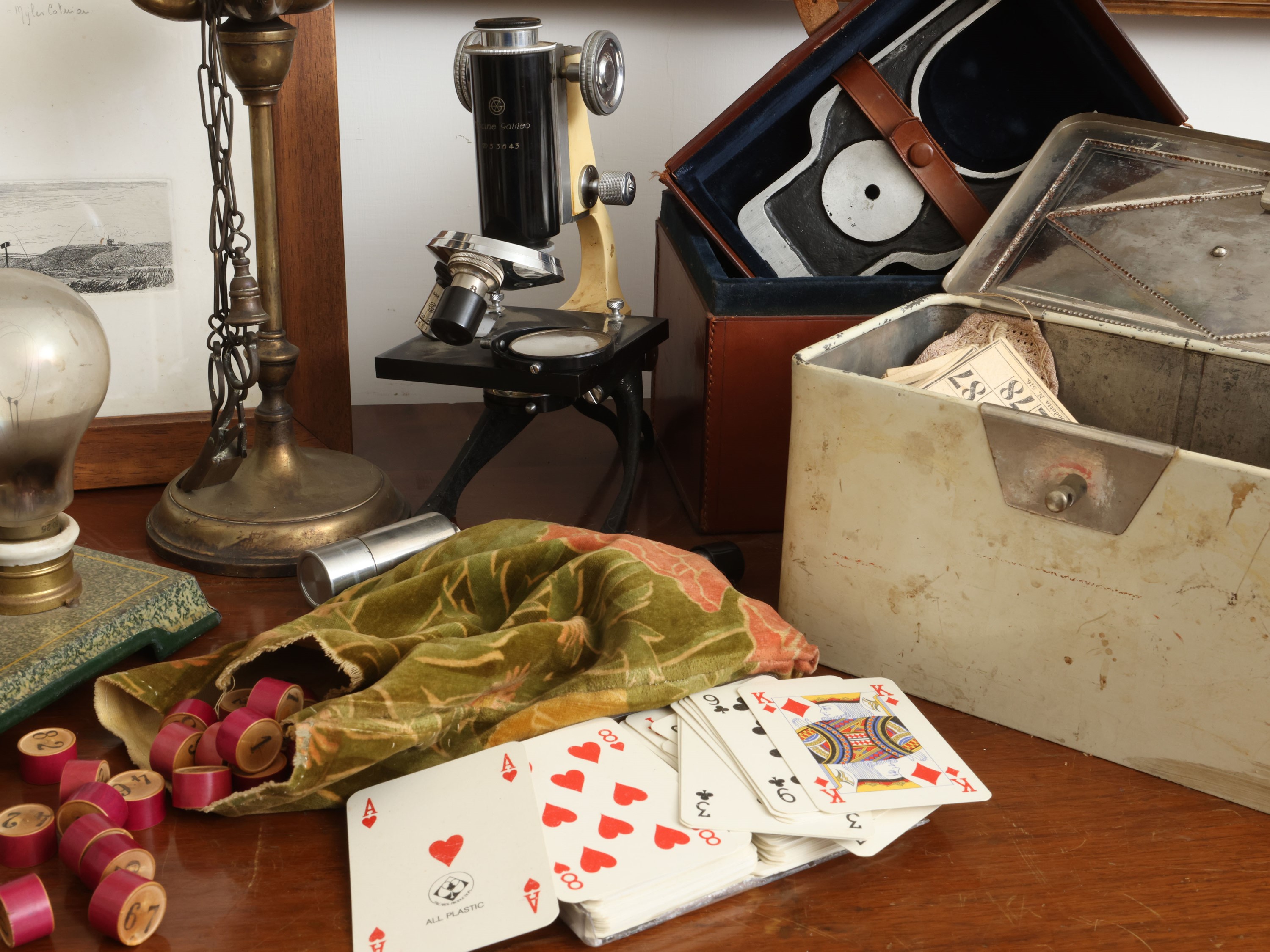 Curiosità d’epoca, accessori da gioco e strumenti scientifici, XIX/XX secolo