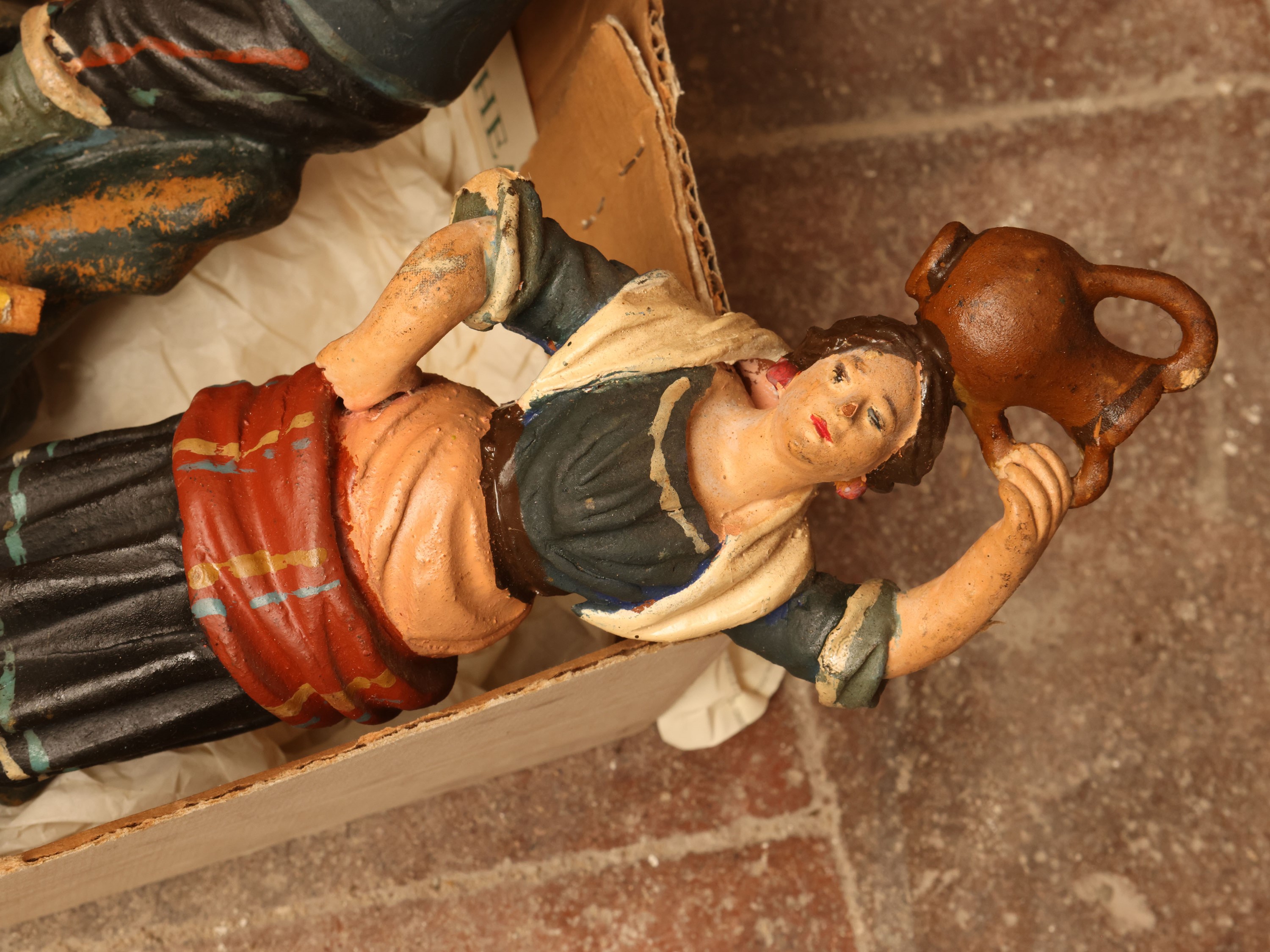 Assorimento di figure da presepe in terracotta, XIX/XX secolo