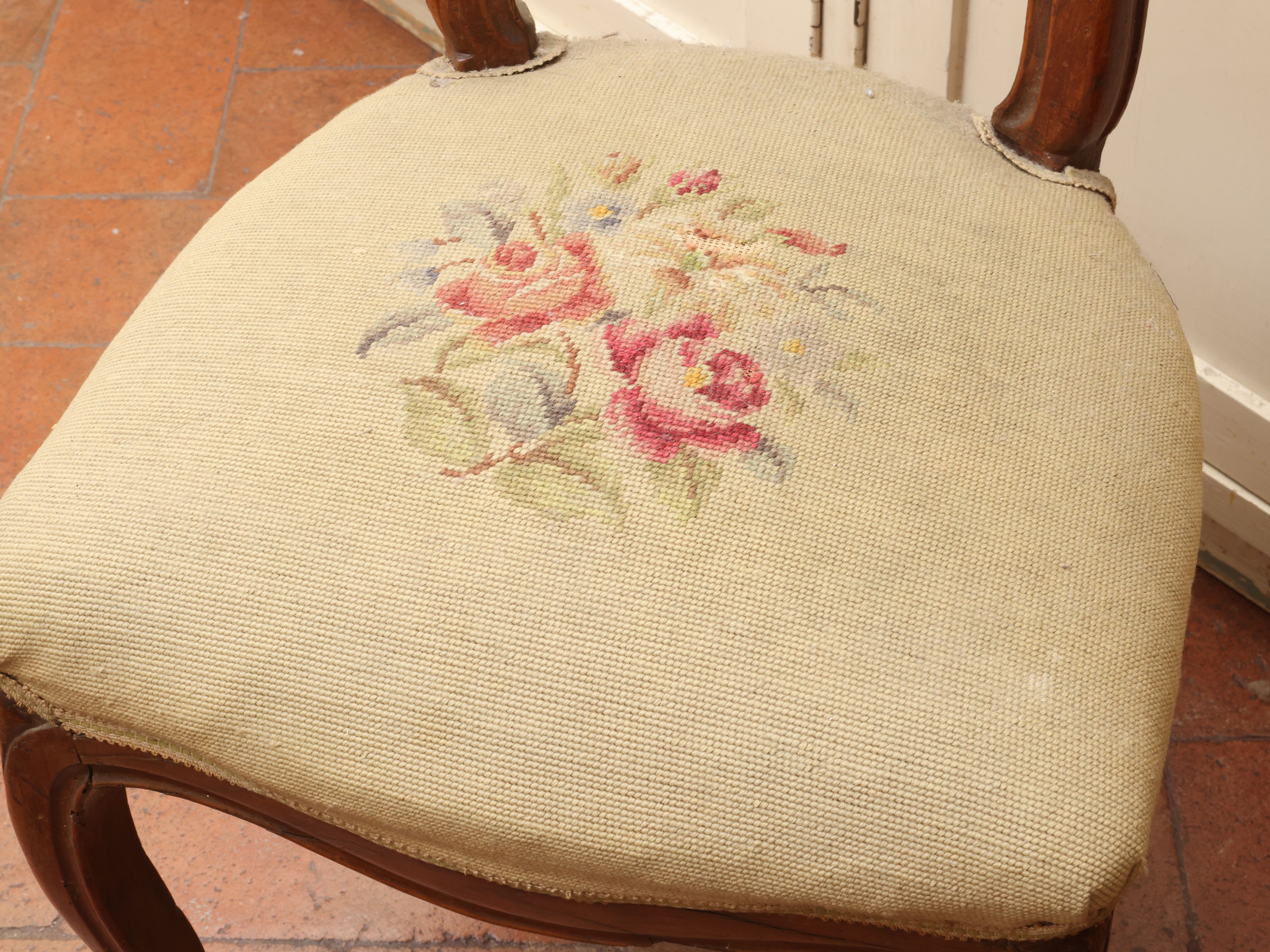 Serie di quattro sedie in noce, seconda metà del XIX secolo