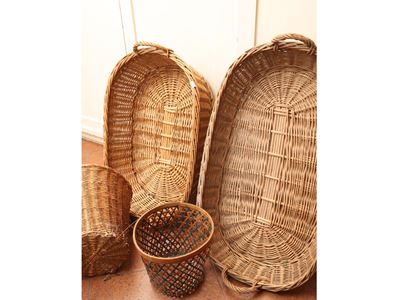 Ceste e cestini in vimini e bambù intrecciato, assortimento