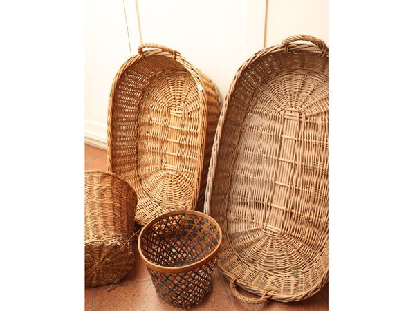 Lot of wicker baskets