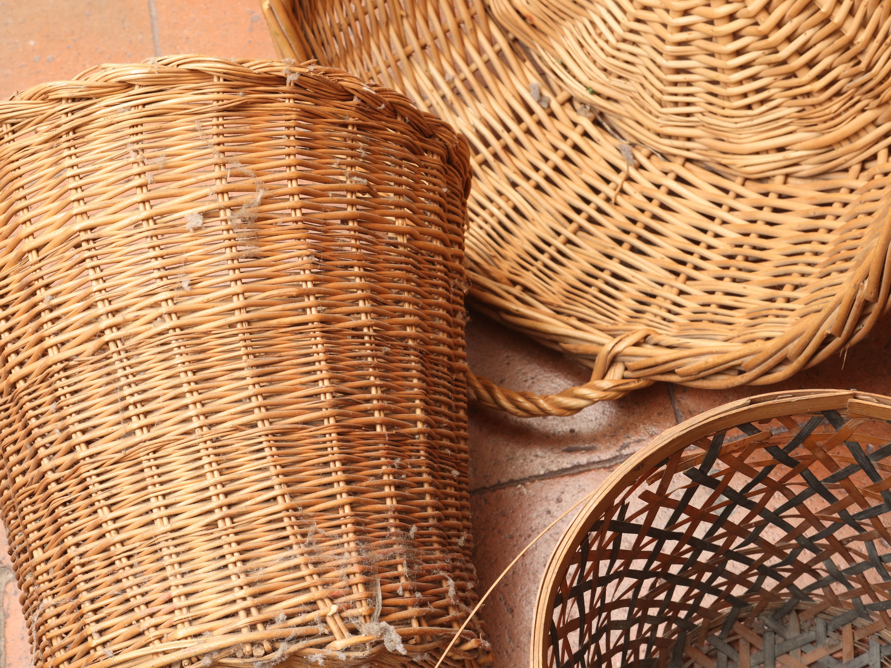 Ceste e cestini in vimini e bambù intrecciato, assortimento