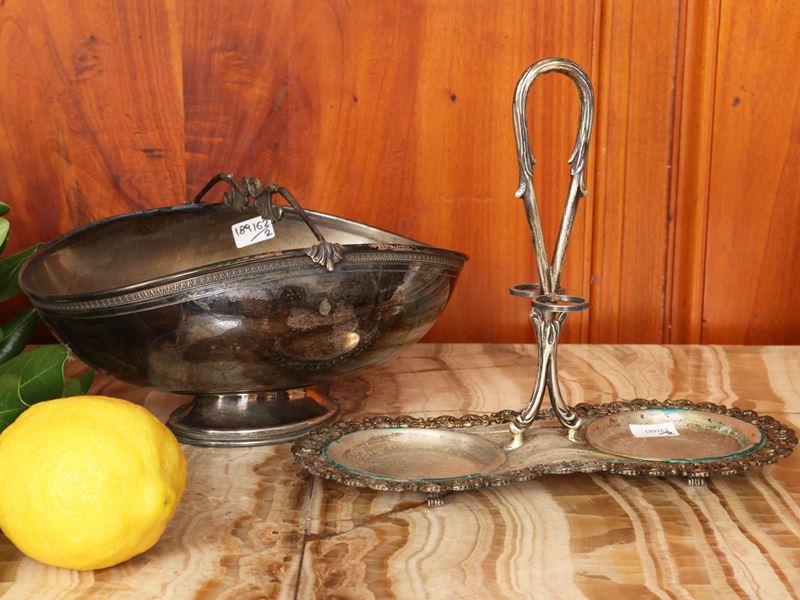 Accessori per la tavola in argento, oliera con bordo traforato a volute e centrotavola ovale
