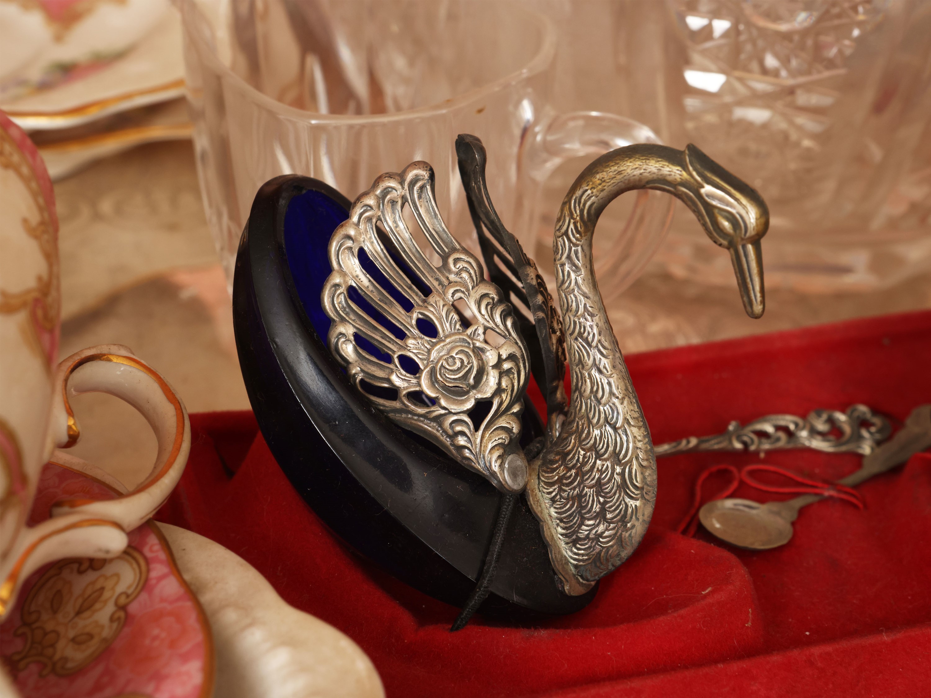 Set da brunch con porcellana Royal Albert, decorazione floreale policroma e metallo argentato, ar...