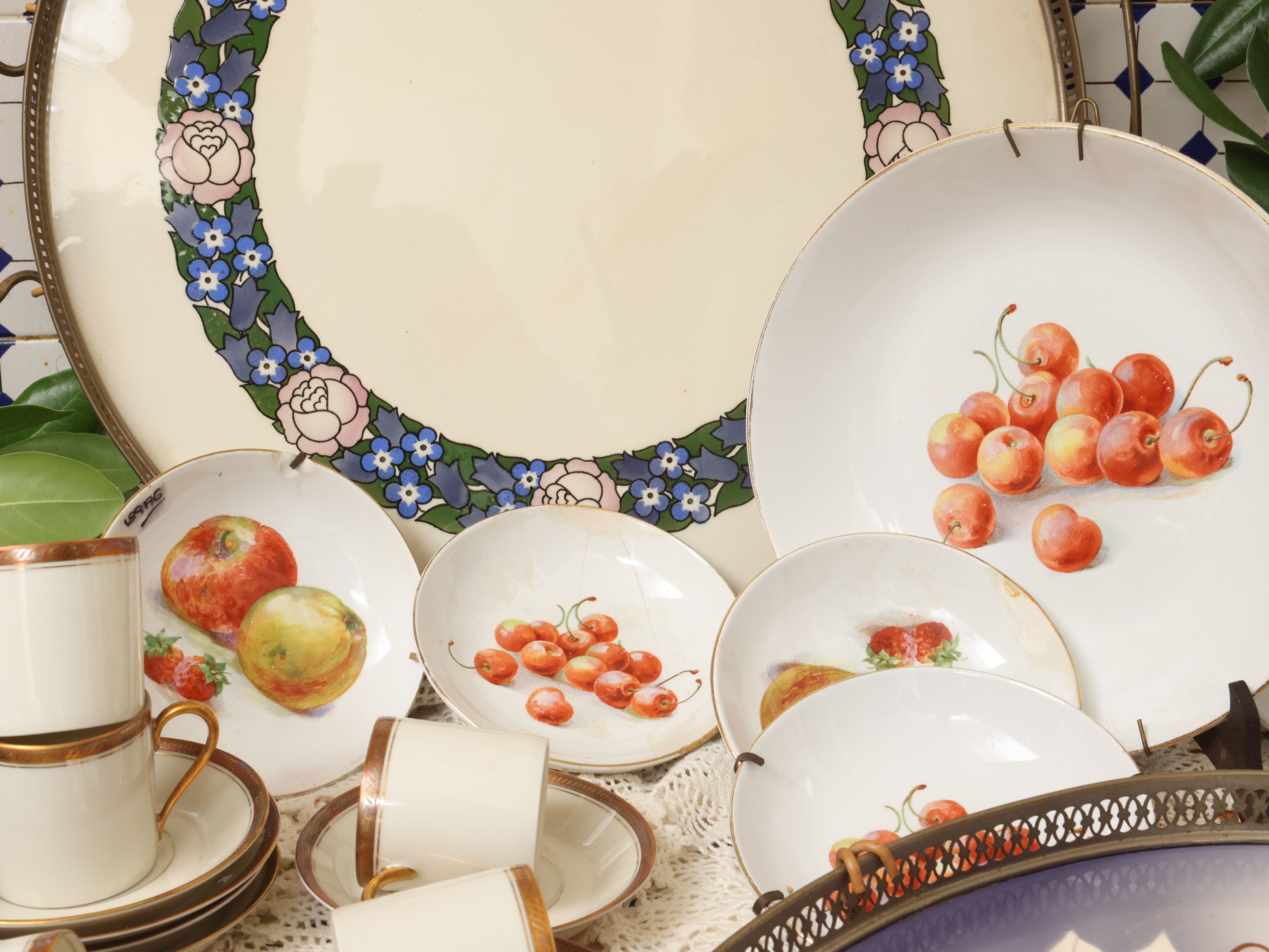 Miscellanea di accessori per la tavola, porcellana Rosenthal con tazzine e piattini