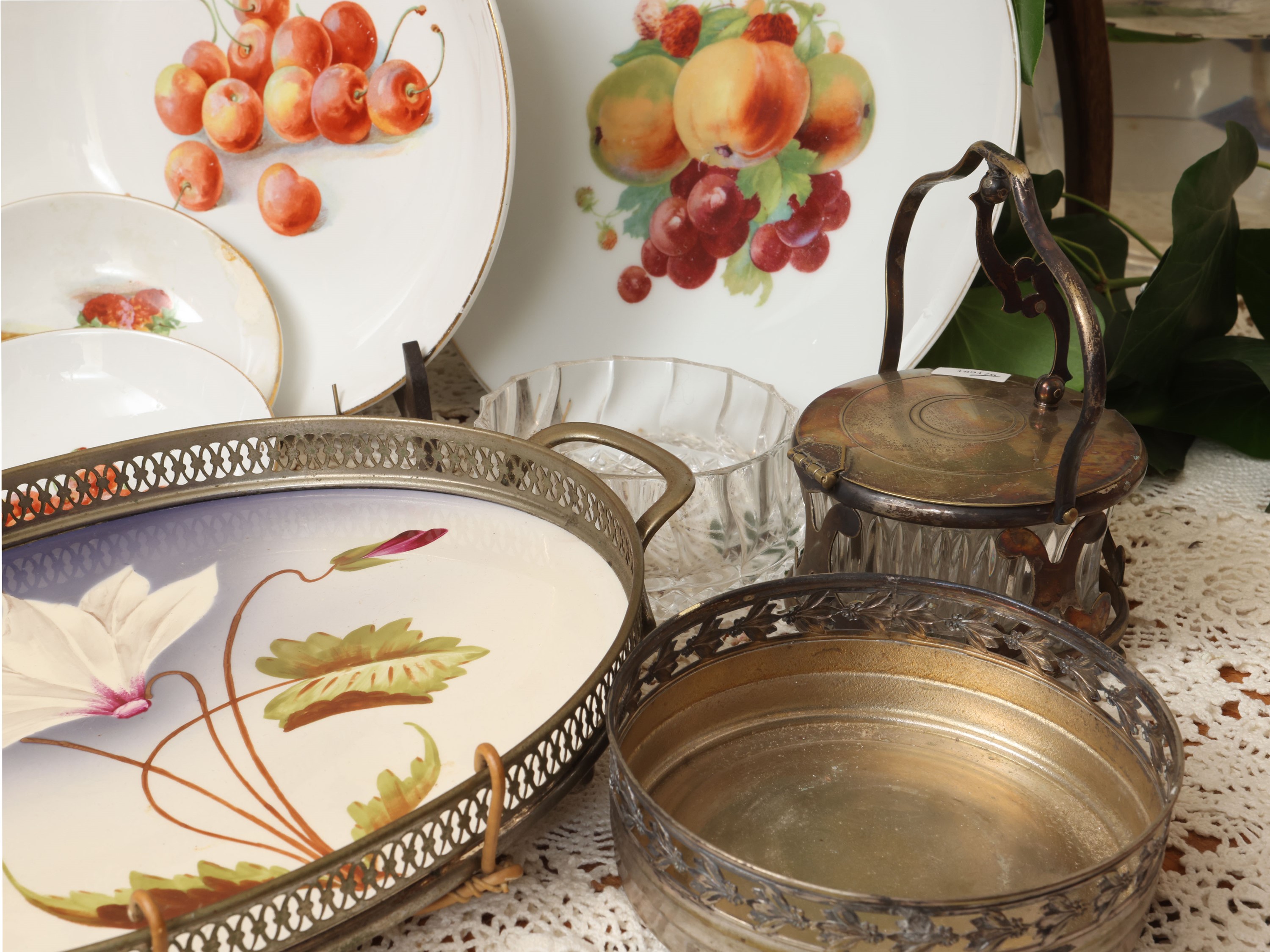 Miscellanea di accessori per la tavola, porcellana Rosenthal con tazzine e piattini