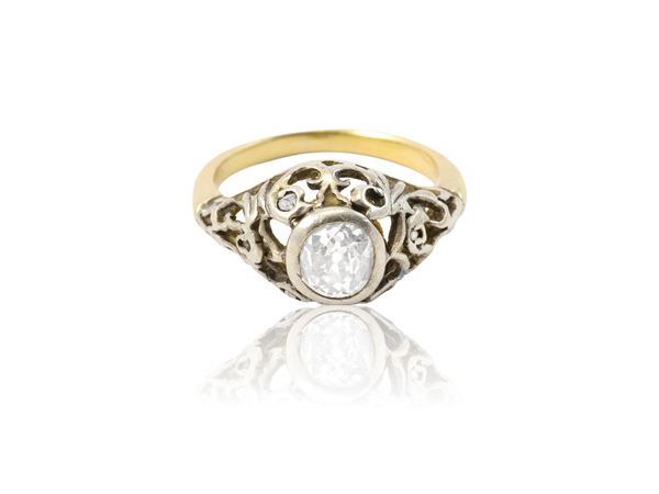 Anello in oro giallo 18Kt, argento traforato e diamante