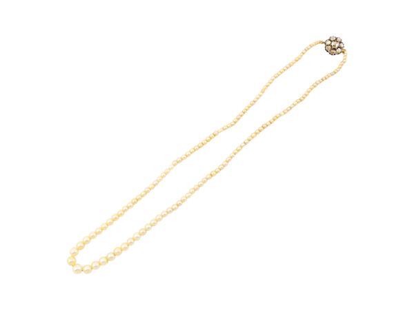 A white cultured pearls necklace with 14K yellow gold, silver and diamond rose clasp