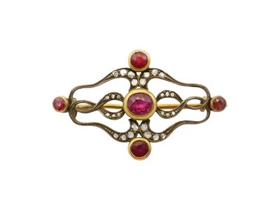 Spilla, oro giallo 14Kt e argento con rose di diamante e rubini, inizi XX secolo