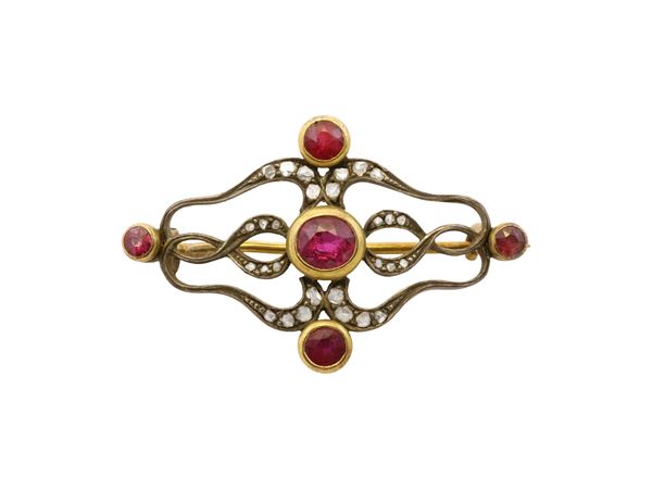 Brooch in 14K yellow gold, silver, diamond roses and rubies