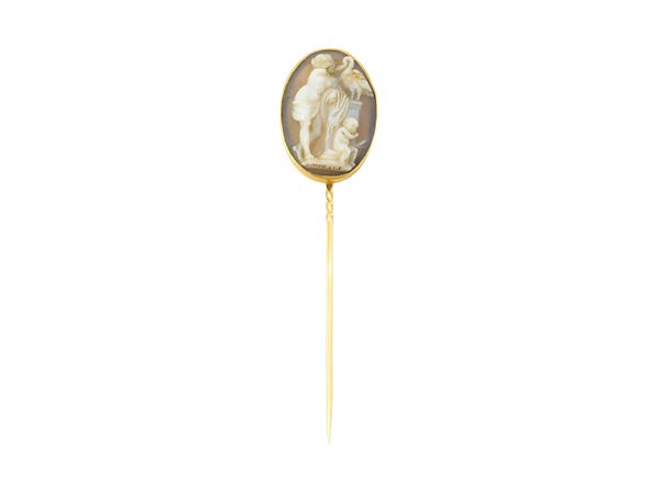 A 9K gold pin with cameo