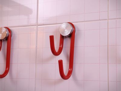 Set di accessori per stanza da bagno, metallo laccato rosso (portasalviette, porta rotolo e cinqu...