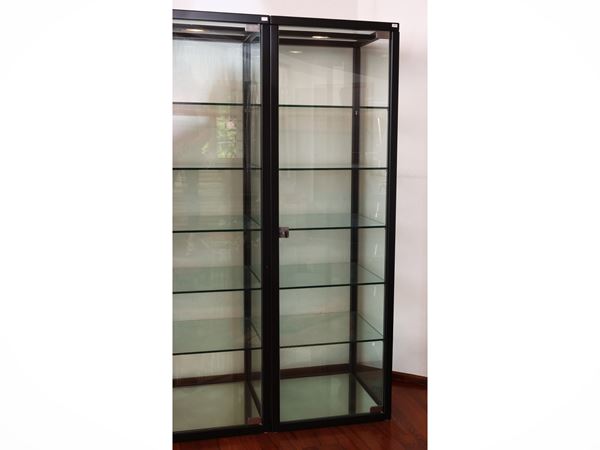 Showcase for collections in glass and black lacquered metal