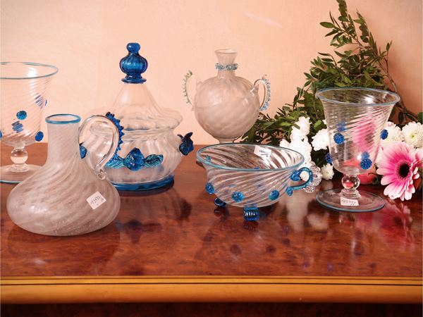 Sette piccoli vasi da collezione in vetro soffiato