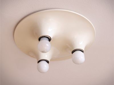 Serie di tre plafoniere Triteti (Artemide), plastica bianca
