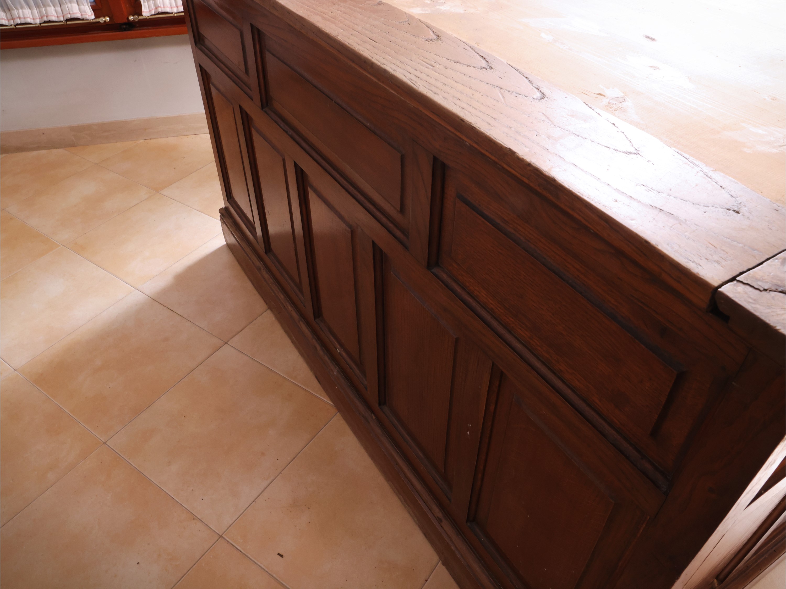 Grande scrivania a banco in rovere, anni Quaranta