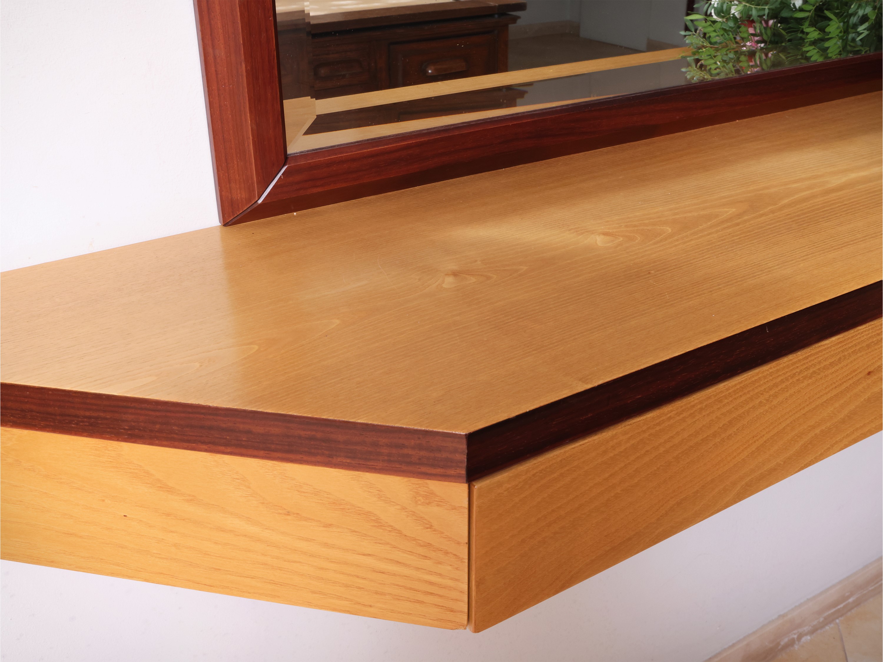 Console Sospesa con Specchiera