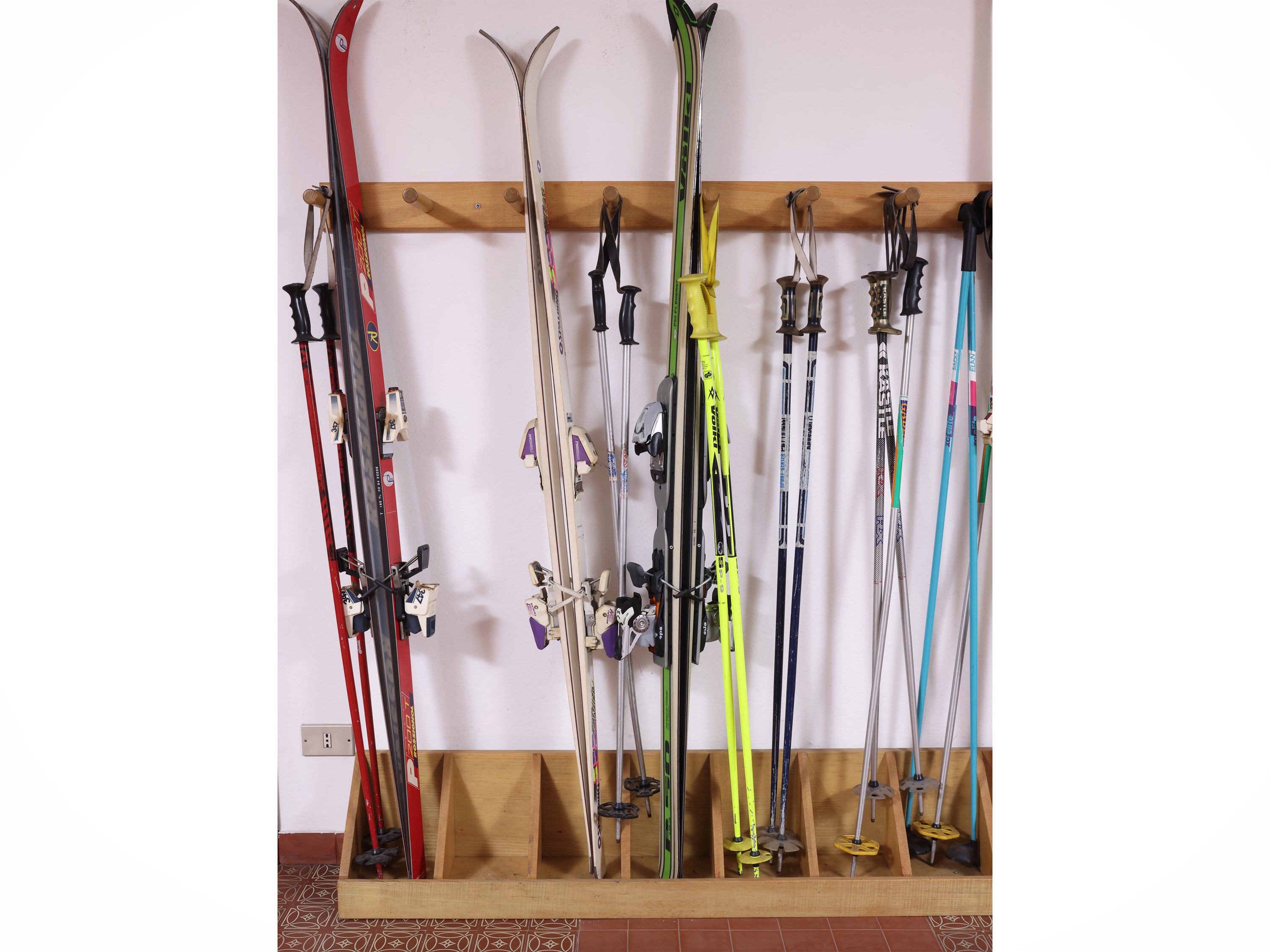 Grande Rastrelliera in Legno per Sci