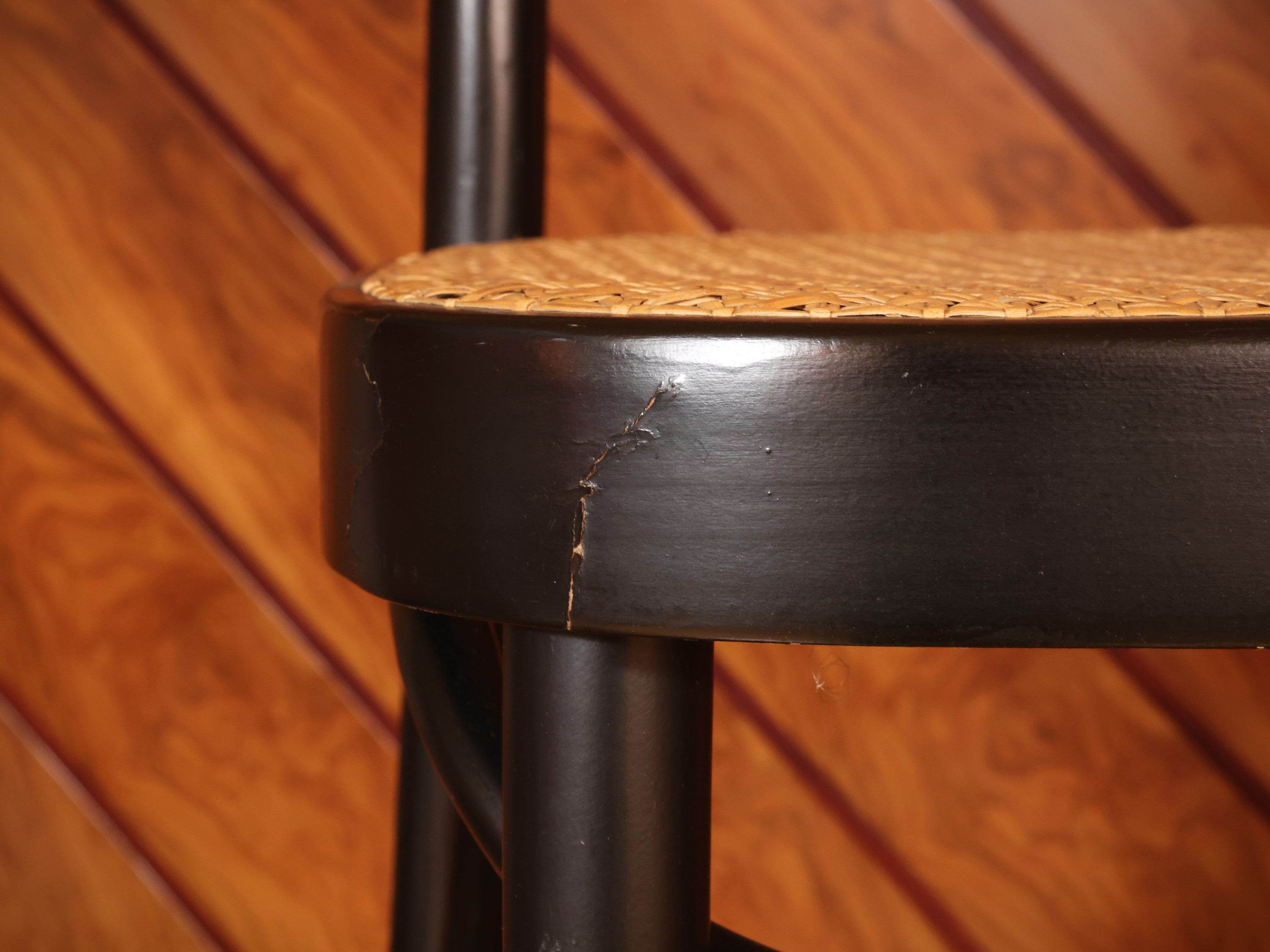 Serie di Tre Sgabelli Alti in Faggio Curvato Ebanizzato, Thonet