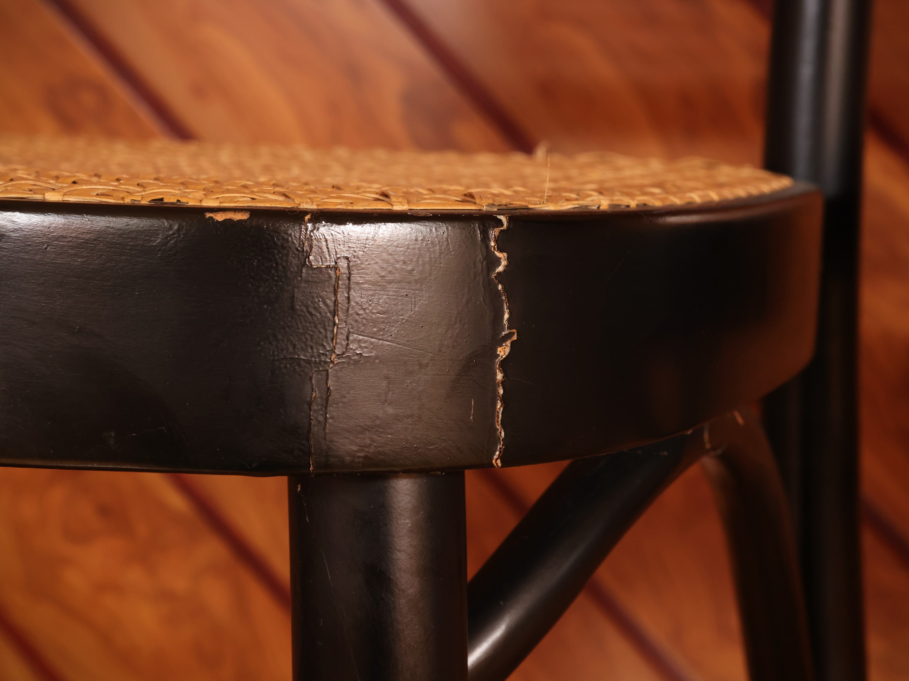 Serie di Tre Sgabelli Alti in Faggio Curvato Ebanizzato, Thonet