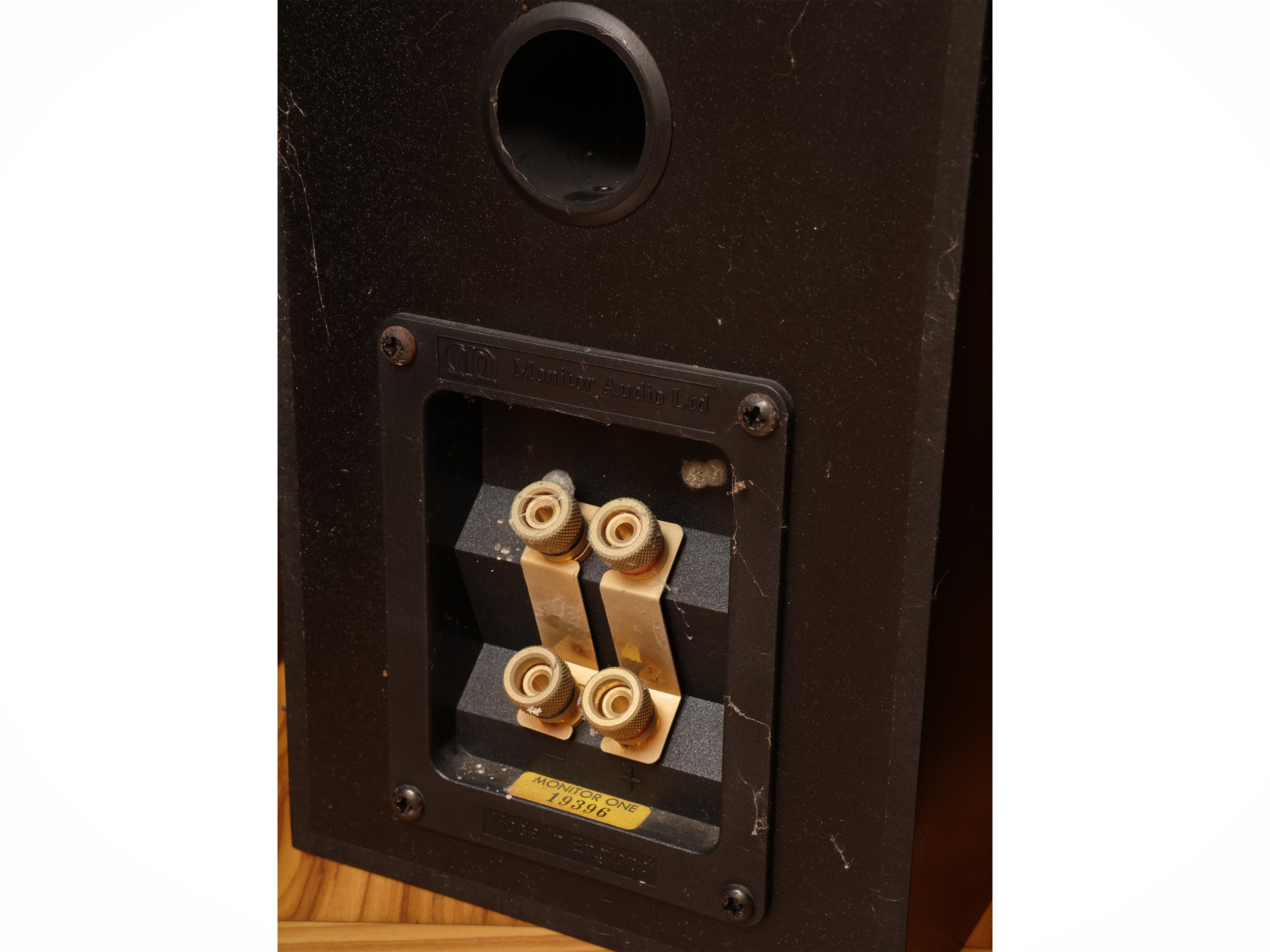 Monitor Audio, Serie di quattro diffusori Gold One