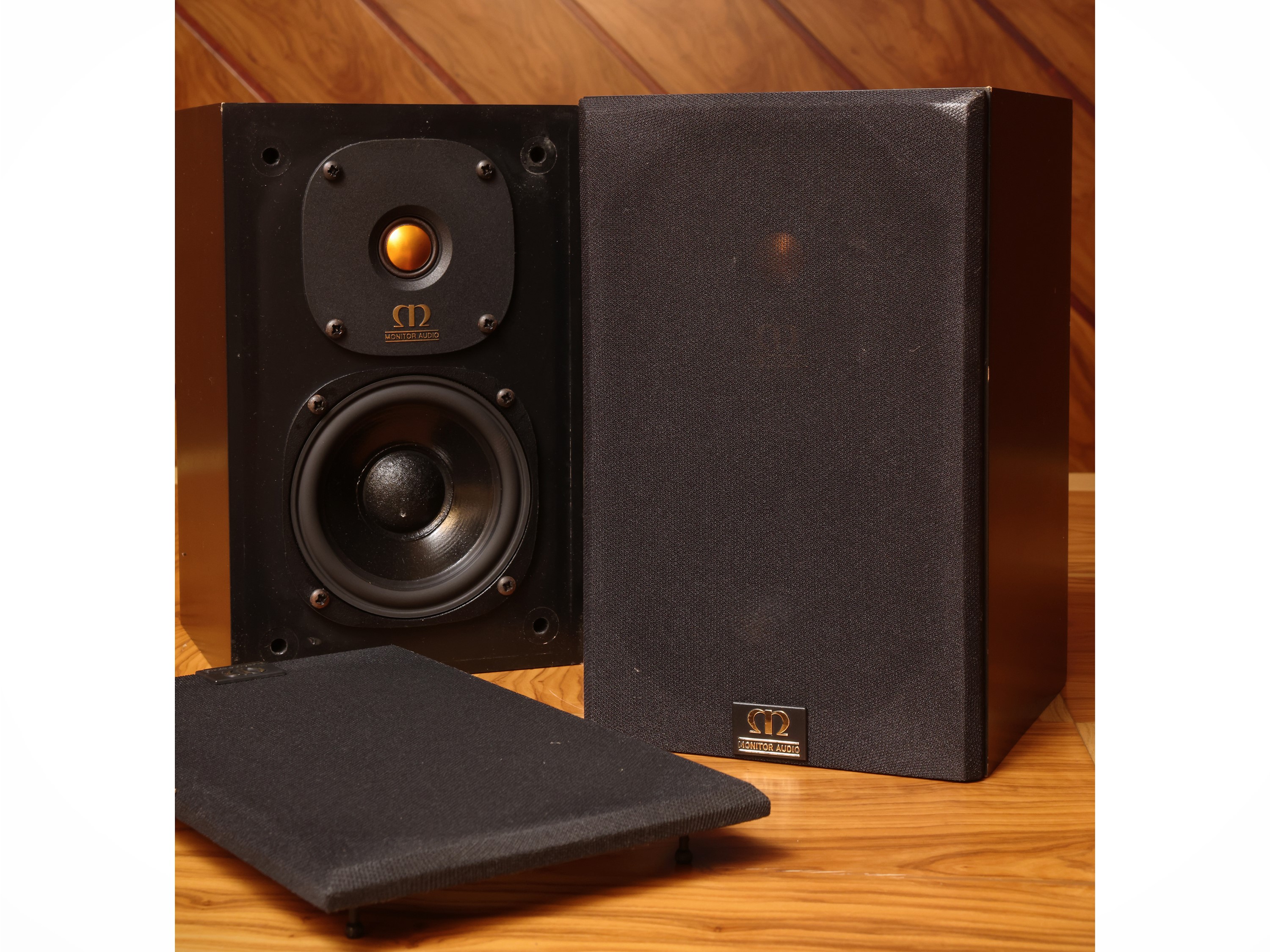 Monitor Audio, Serie di quattro diffusori Gold One