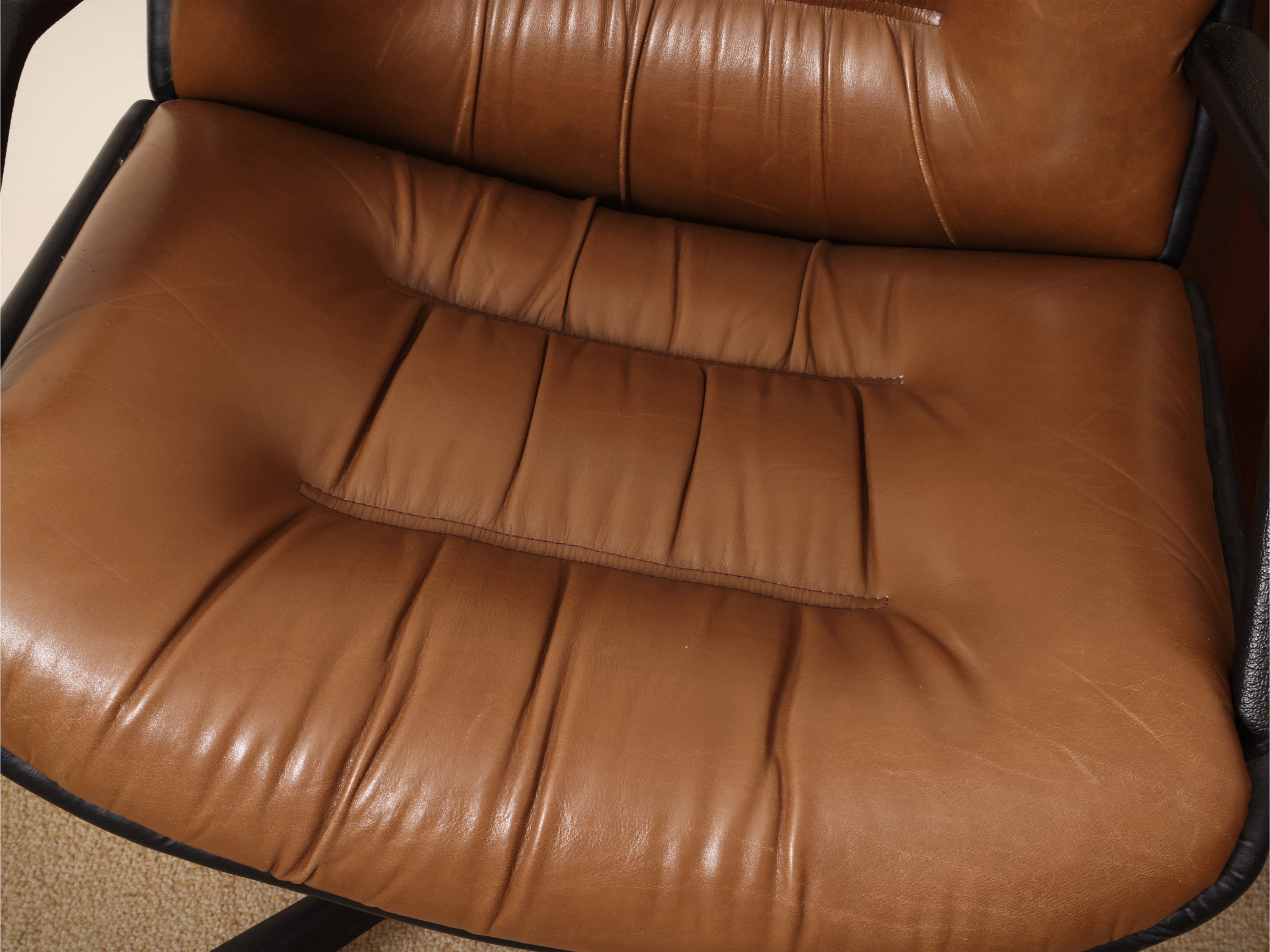 Poltrona da ufficio, rivestimento in pelle color tabacco