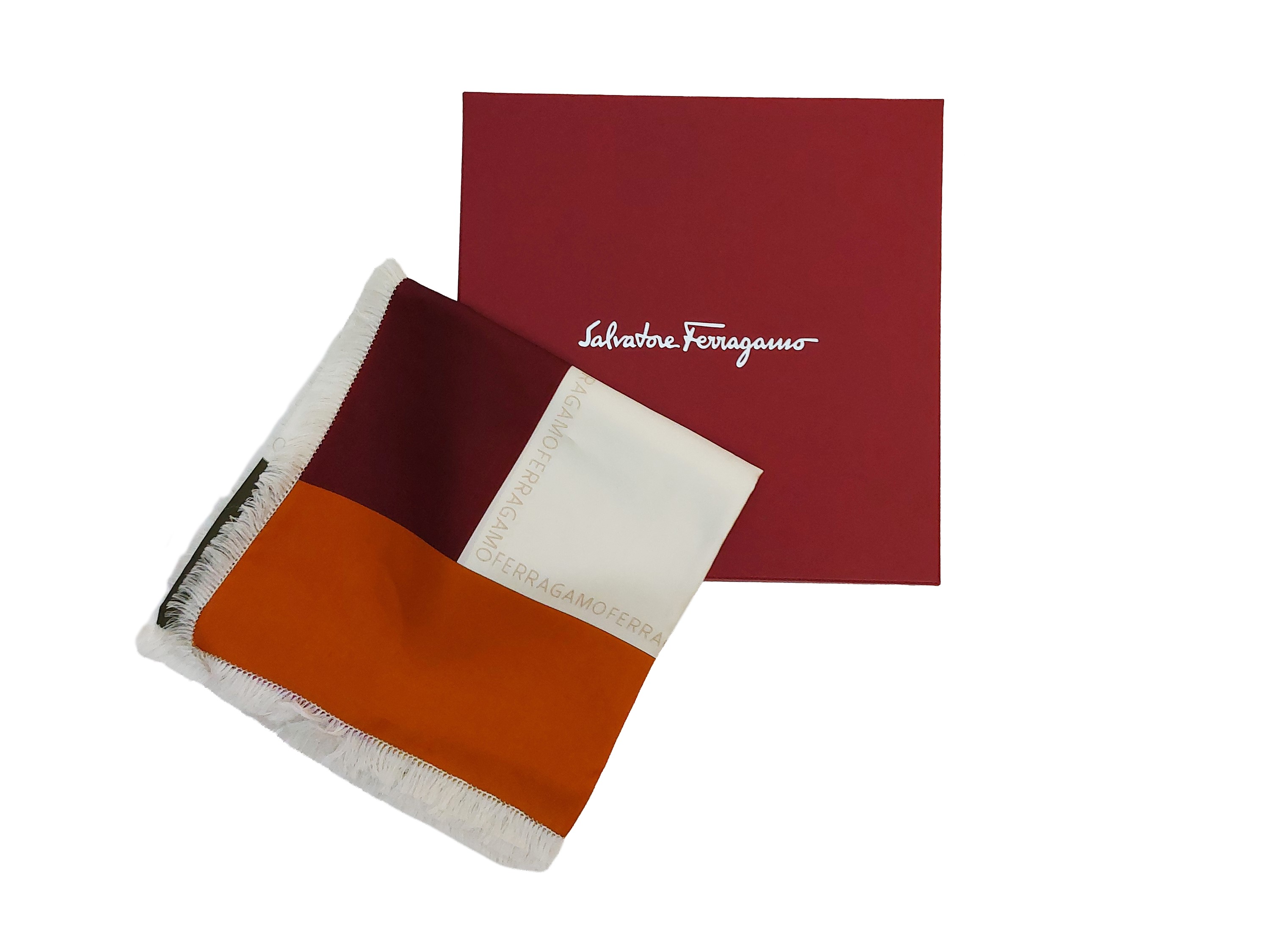 Salvatore Ferragamo, Foulard in twill di seta, 86x86 cm