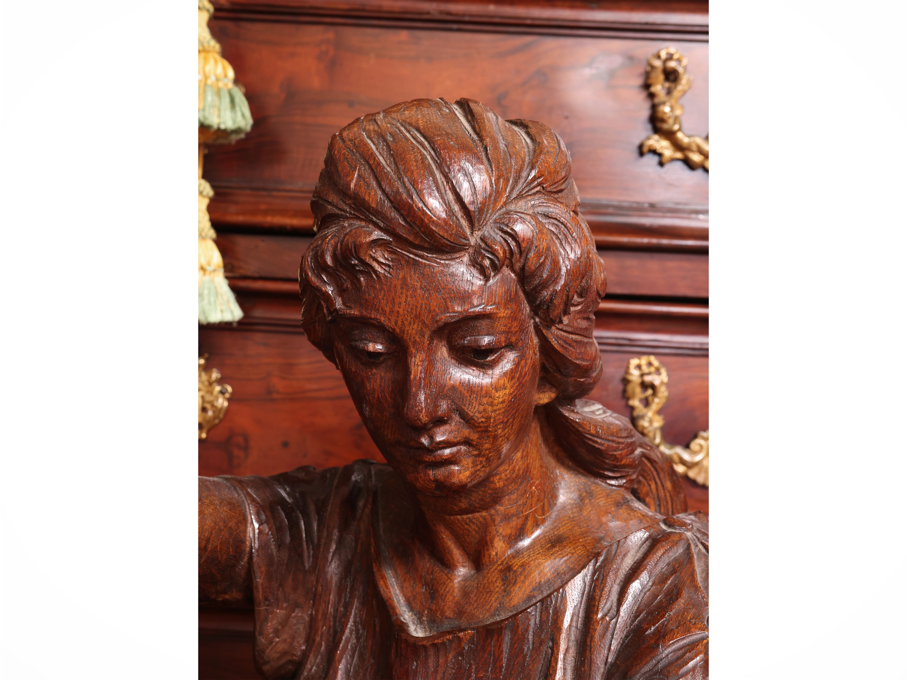 Scultura lignea raffigurante una fanciulla, XIX/XX secolo