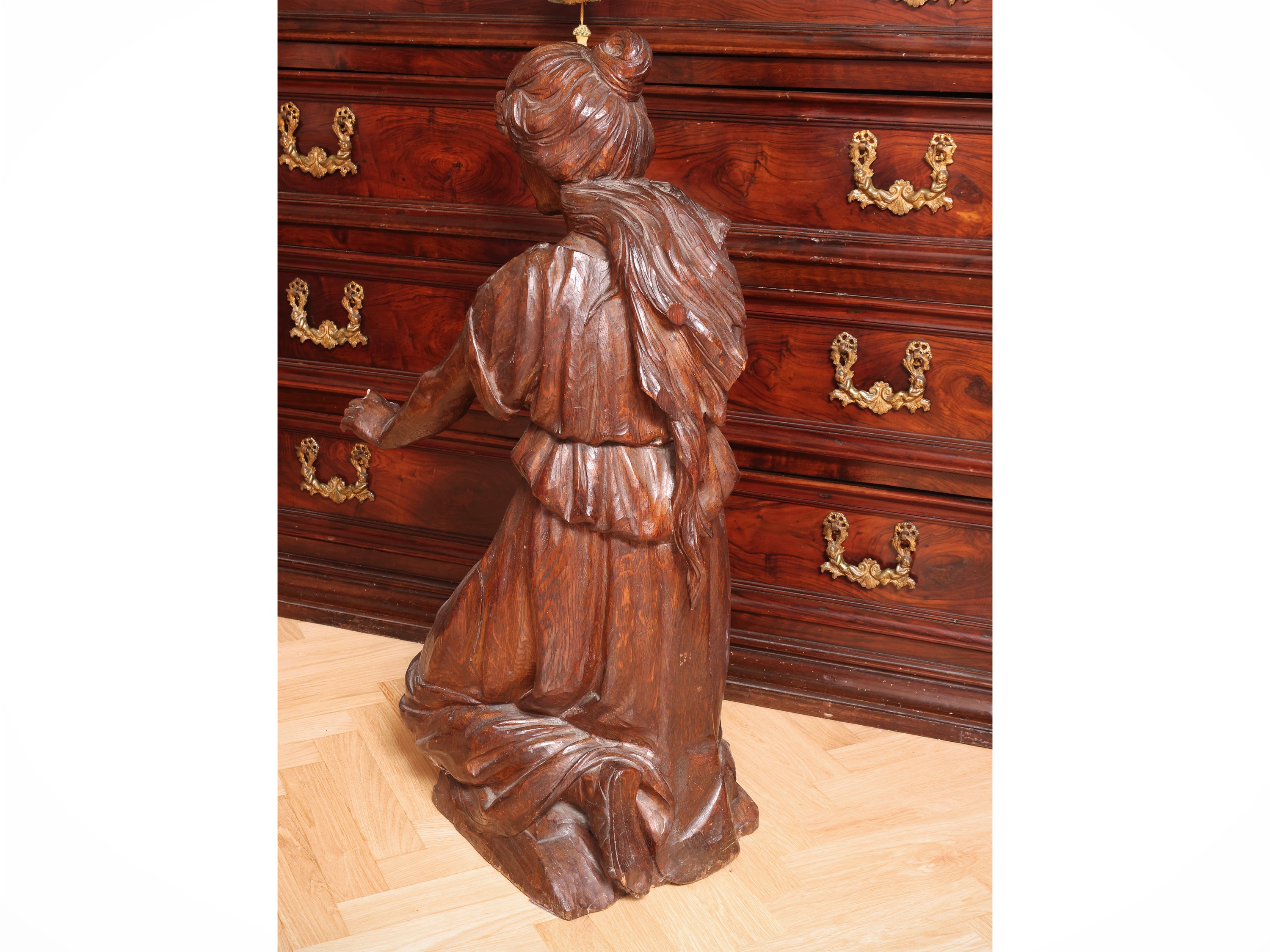 Scultura lignea raffigurante una fanciulla, XIX/XX secolo