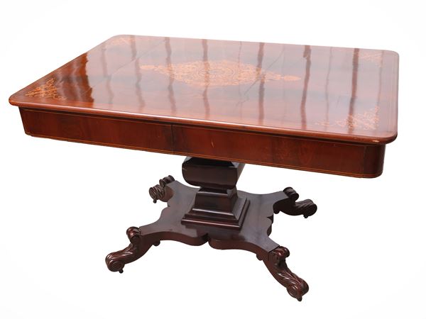 Center table veneered in mahogany and other essences