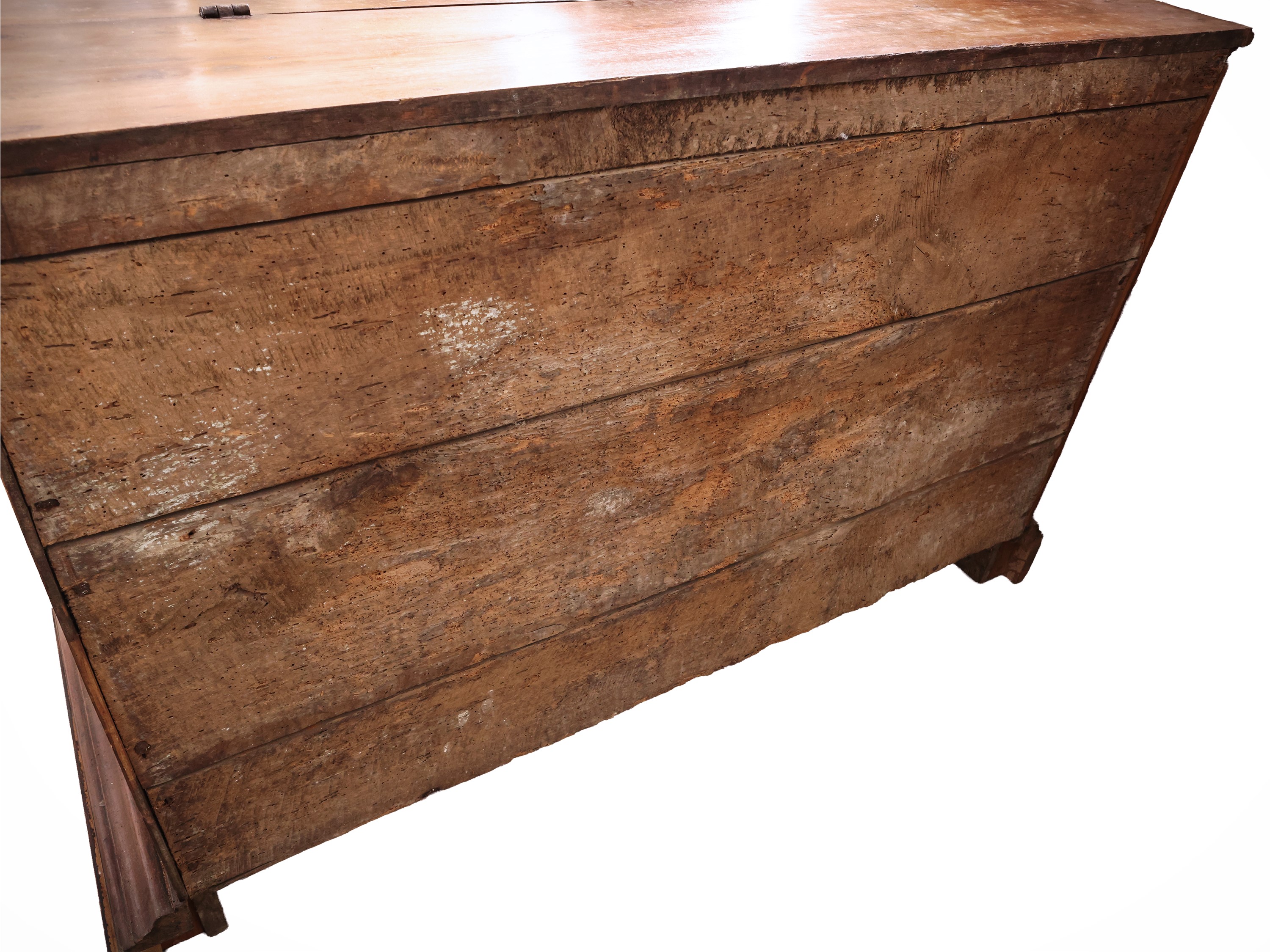 Cassettone in noce, piano ad alzarsi e quattro cassetti frontali, XVIII secolo