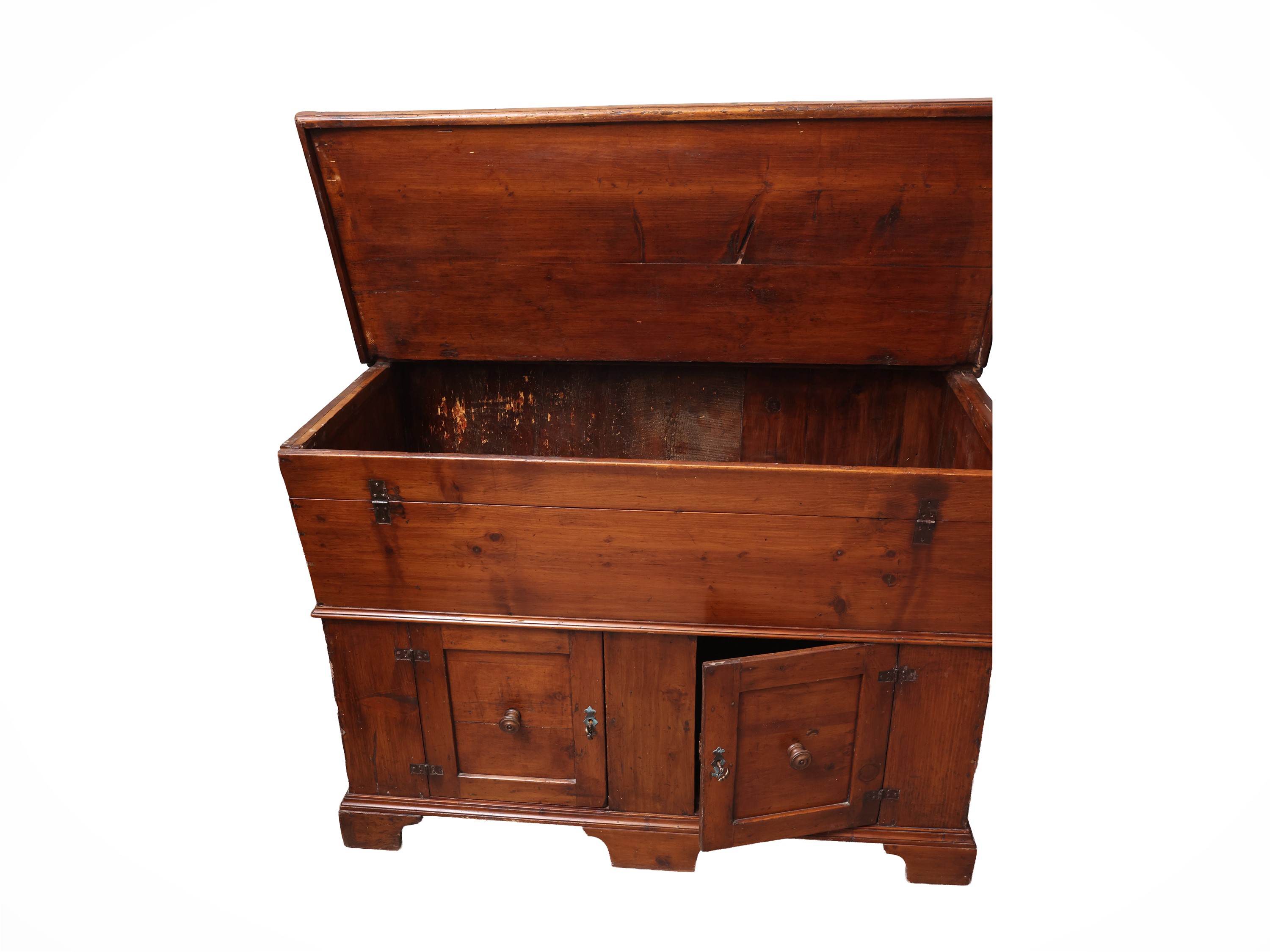 Madia rustica in legno tenero, piano ad alzarsi e vano contenitore (XIX secolo)