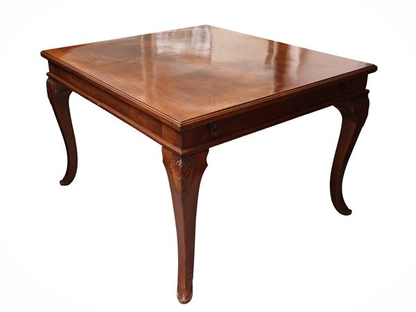 Walnut feather veneer dining table