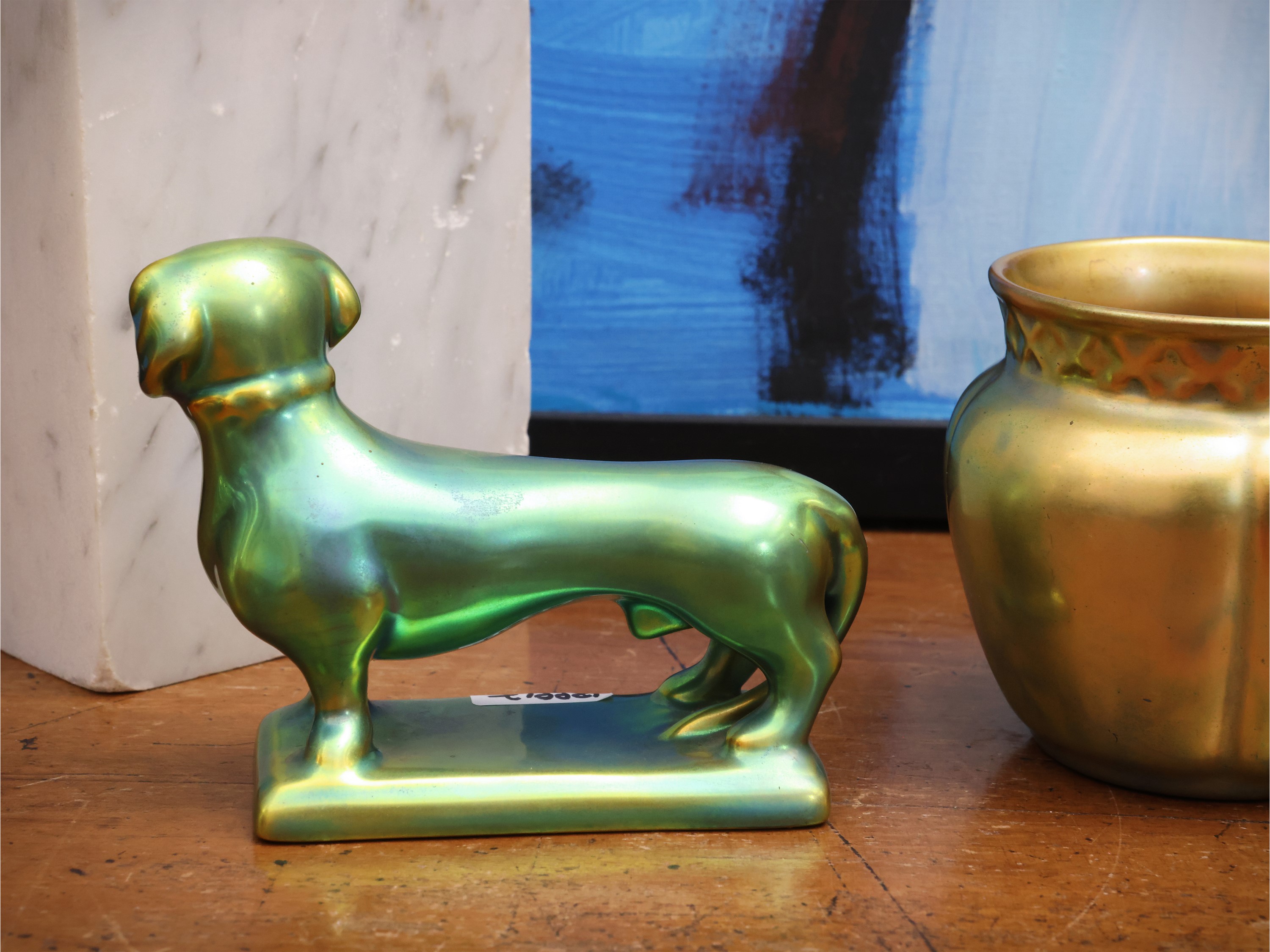 Zsolnay Pécs, Due ceramiche a lustro (bassotto e piccolo vaso)