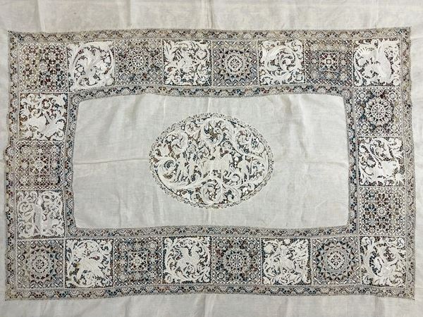 Important white linen tablecloth