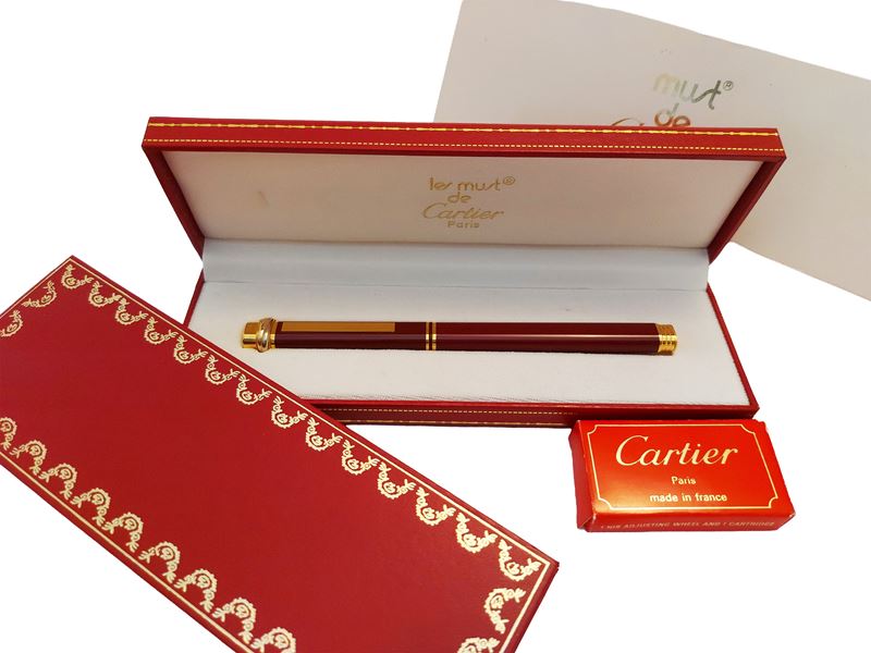 Cartier, Must de Cartier Trinity Vendome—penna stilografica con cappuccio in lacca e pennino in o...