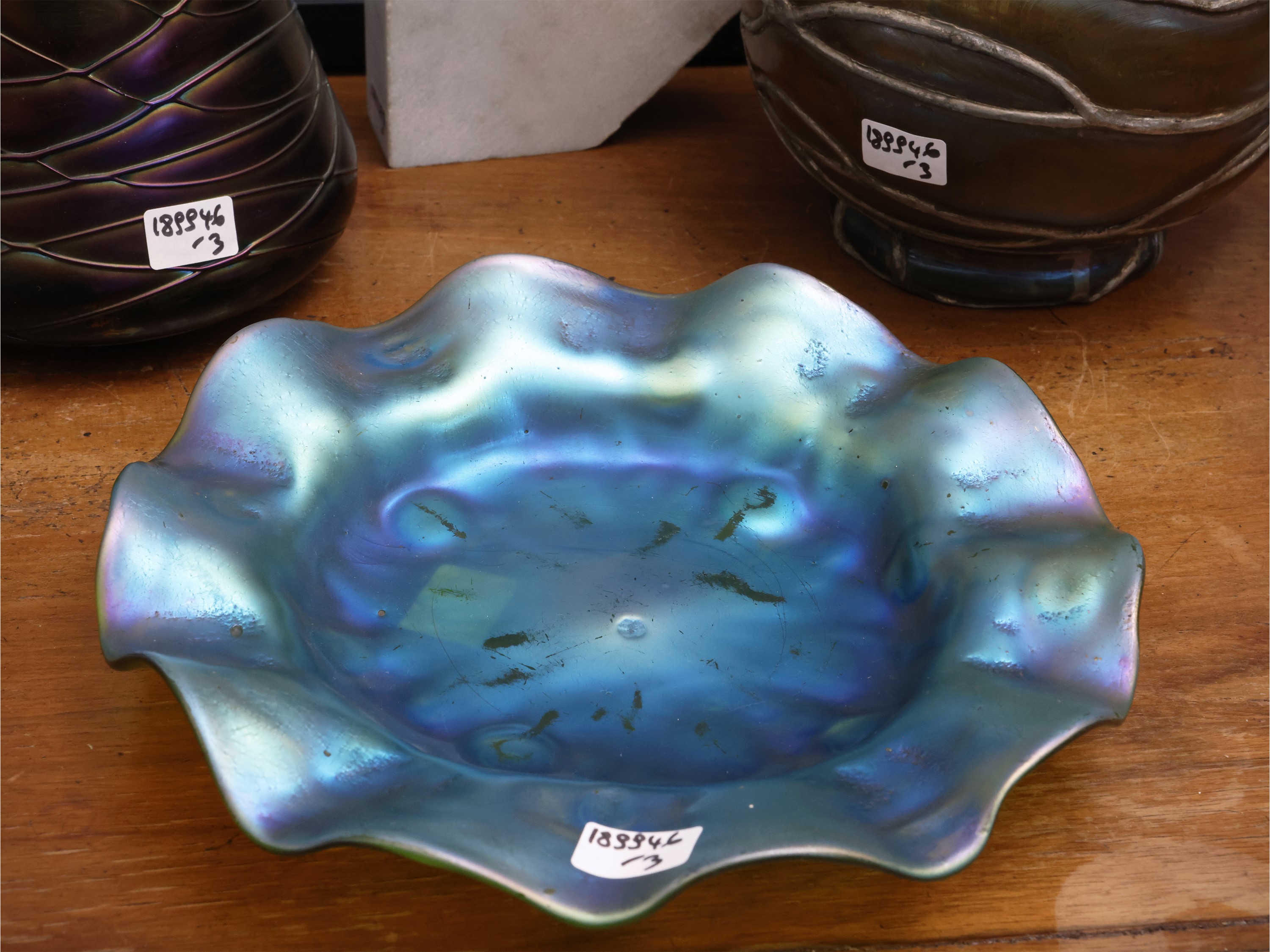Pallme-Konig, Kralik e Loetz, Tre vasi in vetro da collezione (vetro favrile, iridescente e detta...