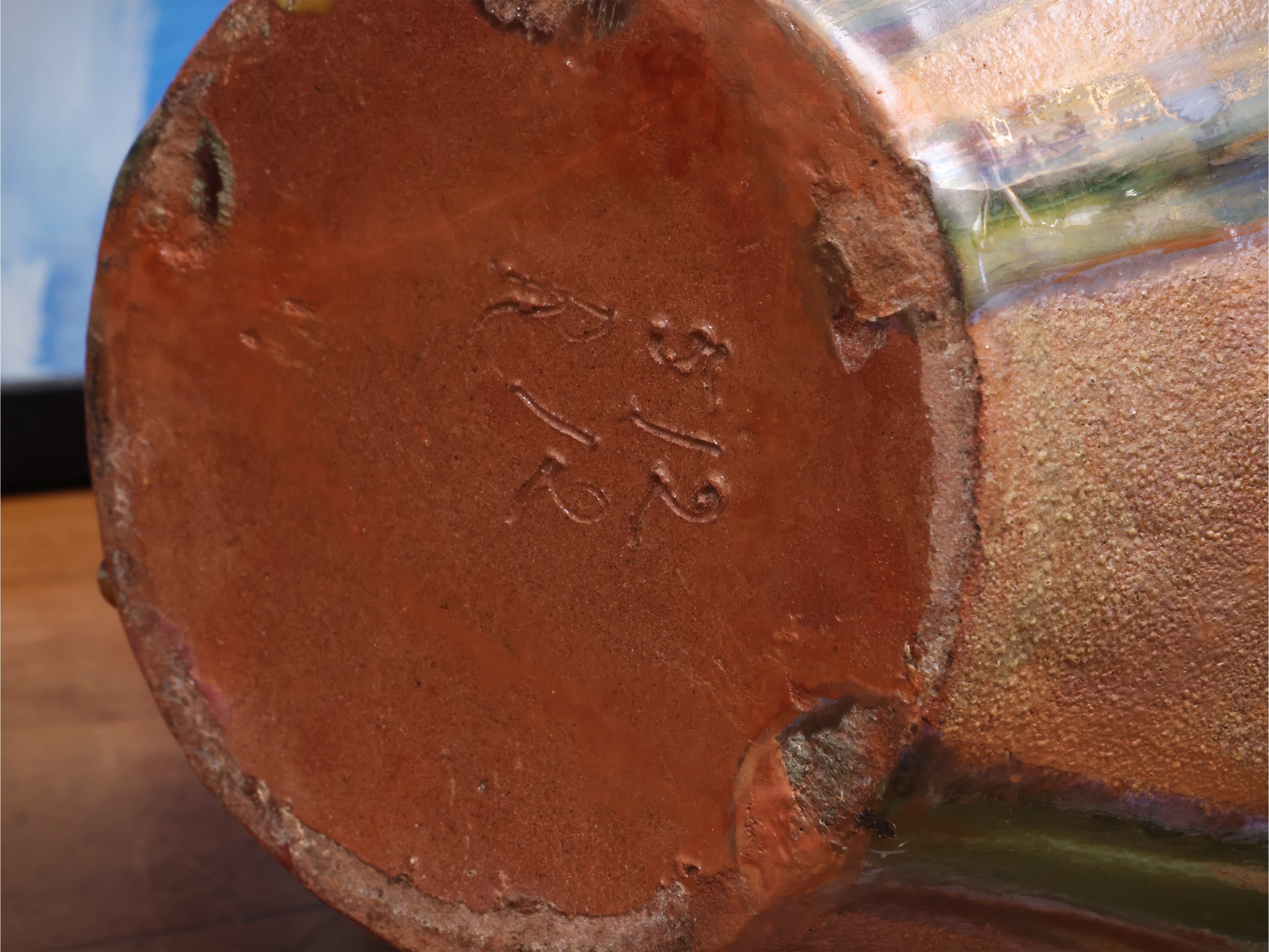 Vaso in terracotta decorata a colaggio, con tralci floreali in metallo, anni Quaranta