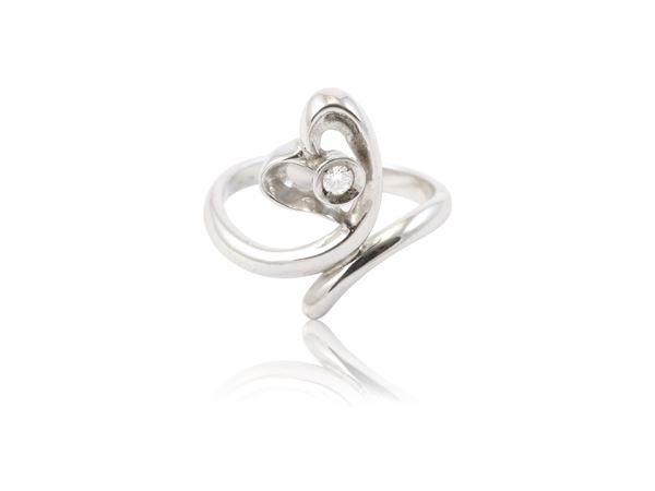 Anello in oro bianco 18Kt e piccolo diamante