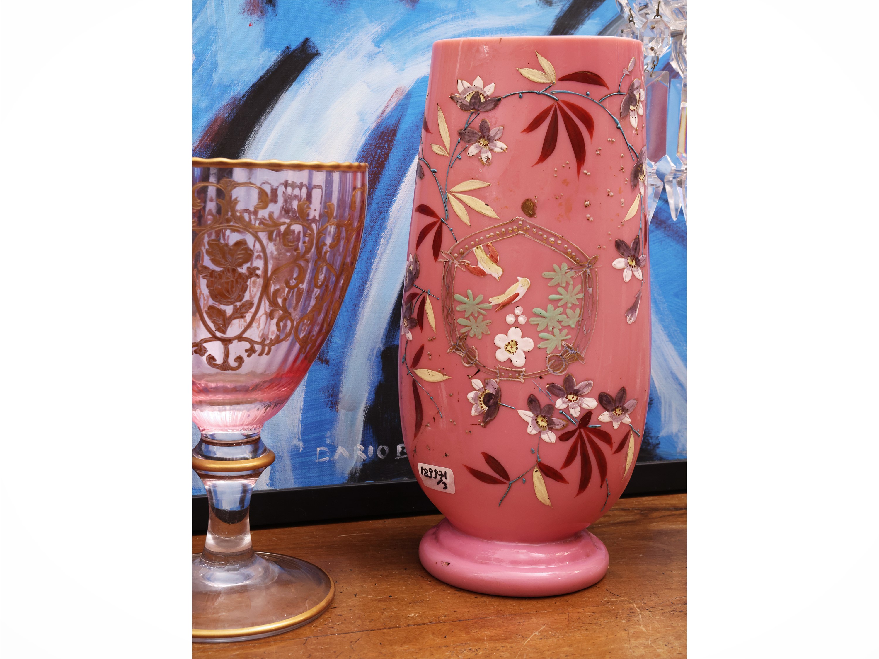 Coppia di vasi, vetro opaline rosa, fine XIX secolo