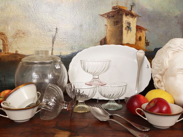 Miscellanea di accessori per la tavola
