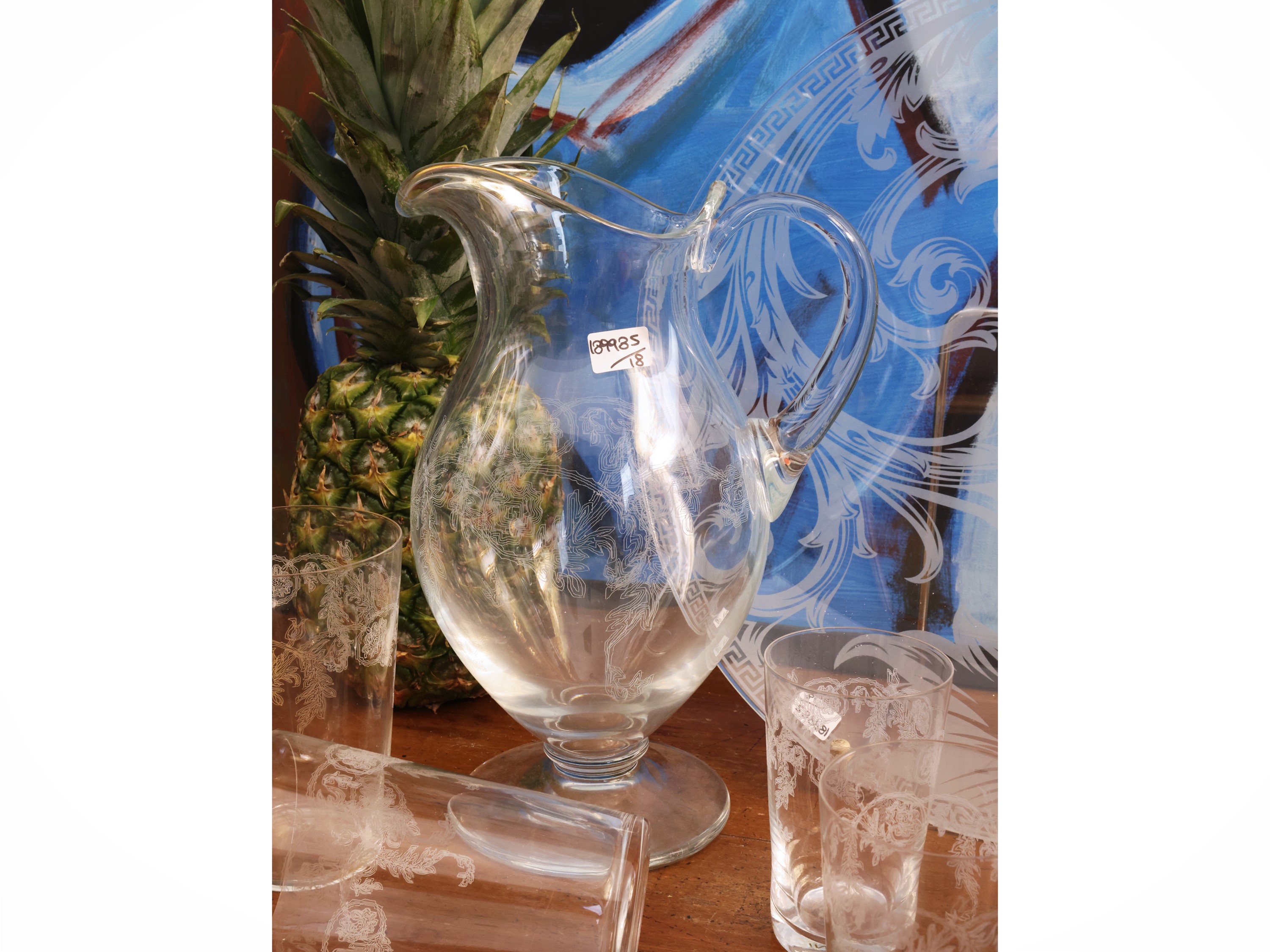 Set da tavola in vetro pirografato, bicchieri e caraffa con festone floreale