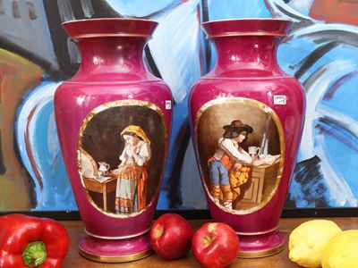 XIX secolo, Coppia di grandi vasi in porcellana decorati
