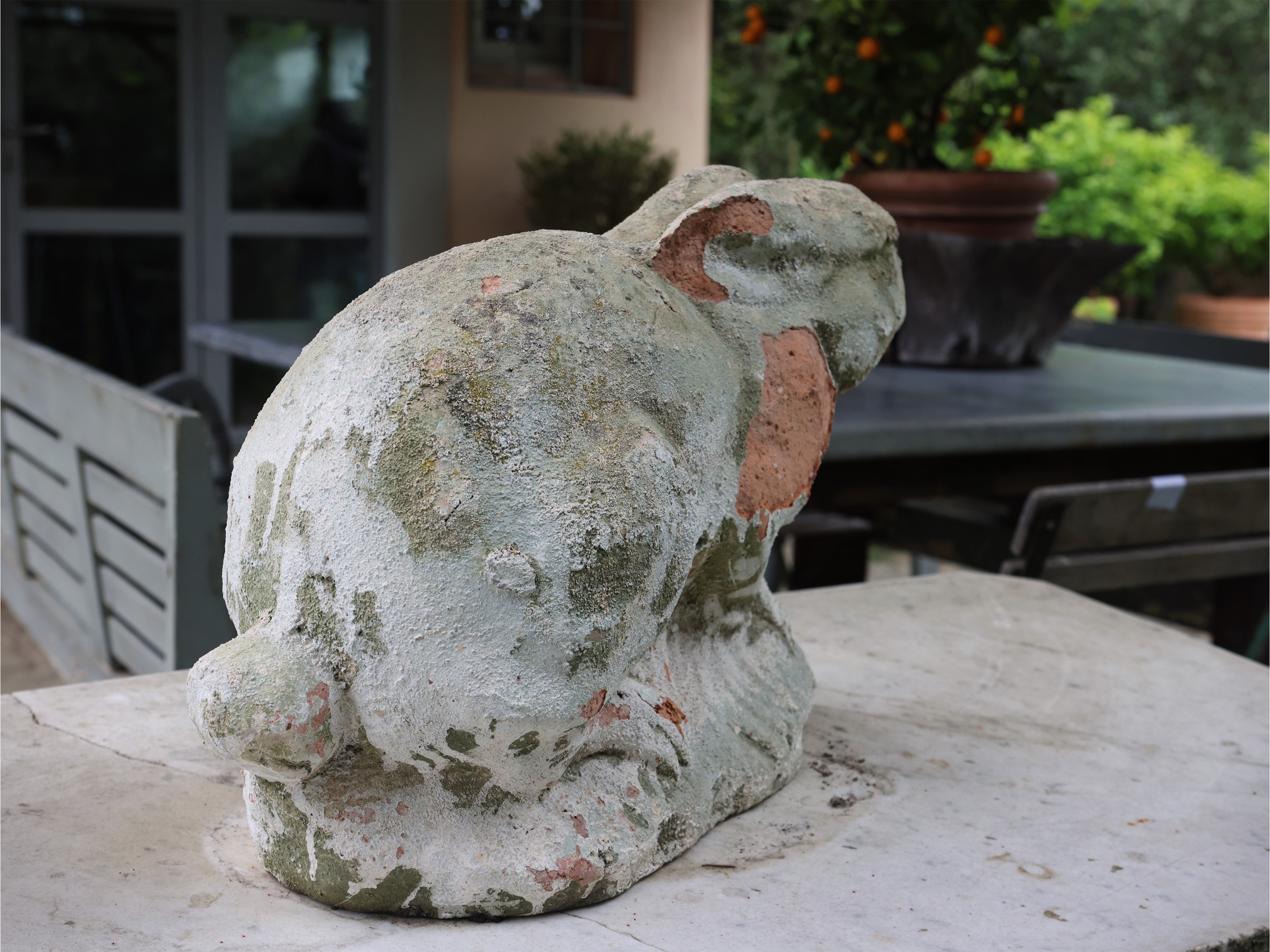 Coniglietto, terracotta dipinta, scultura da giardino