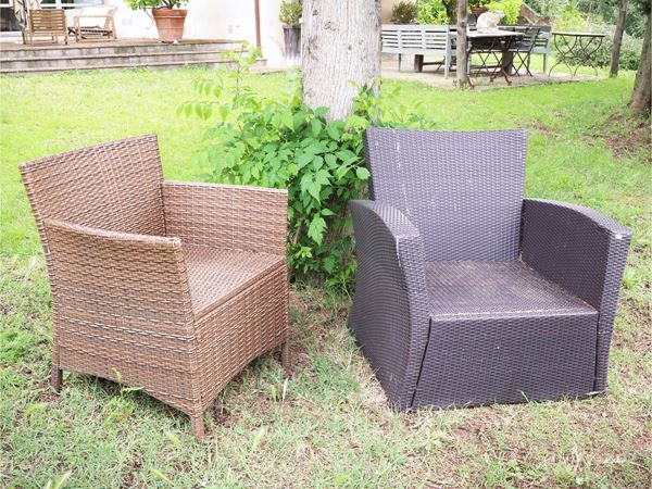 Due poltrone da giardino
