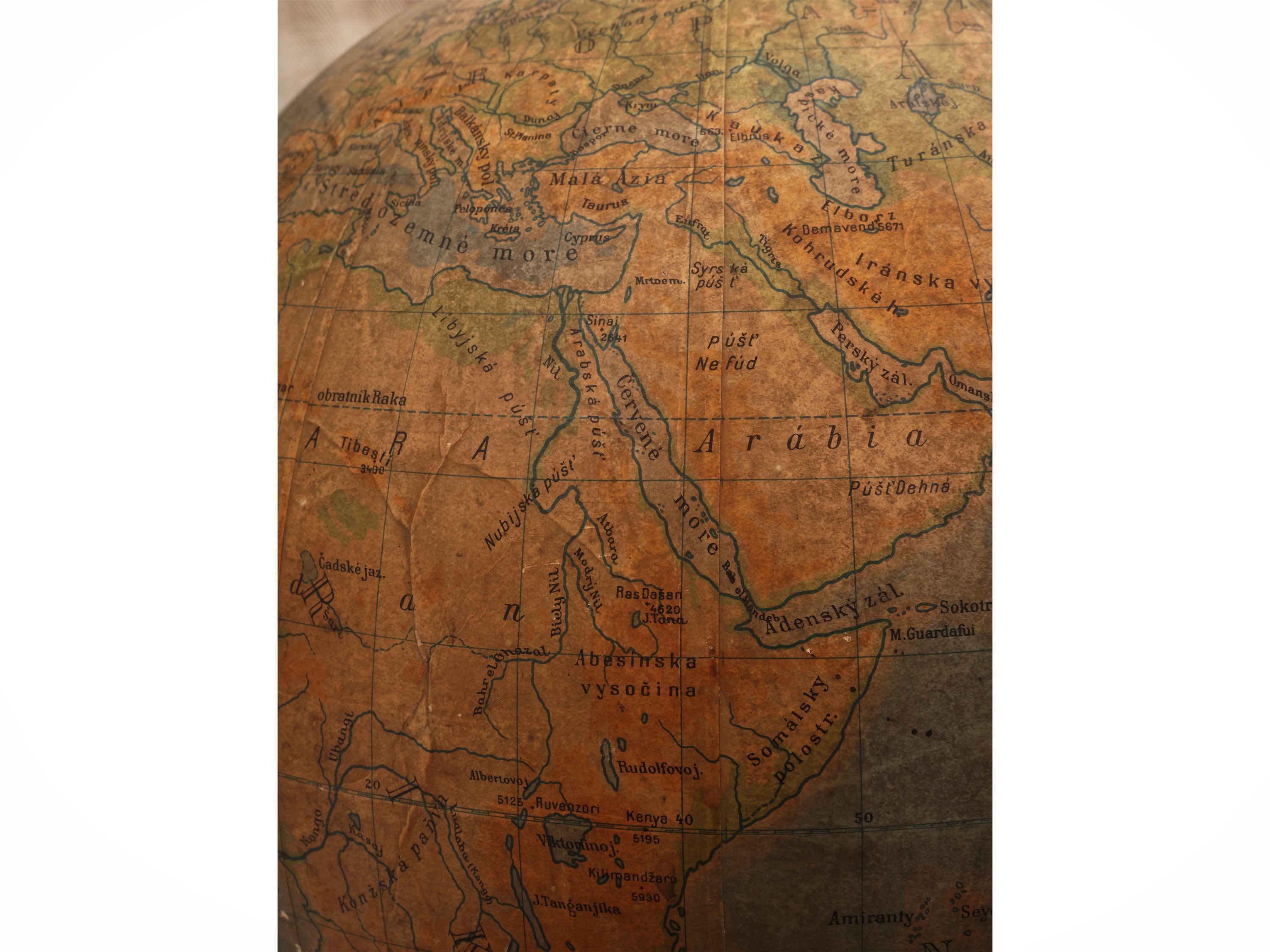 Mappamondo da tavolo, base in legno ebanizzato e dettagli in ottone, fine XIX/inizio XX secolo