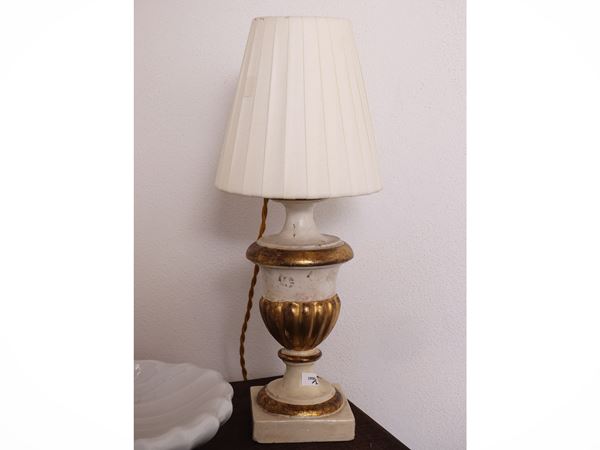 Pair of torch holders in white and golden lacquered wood